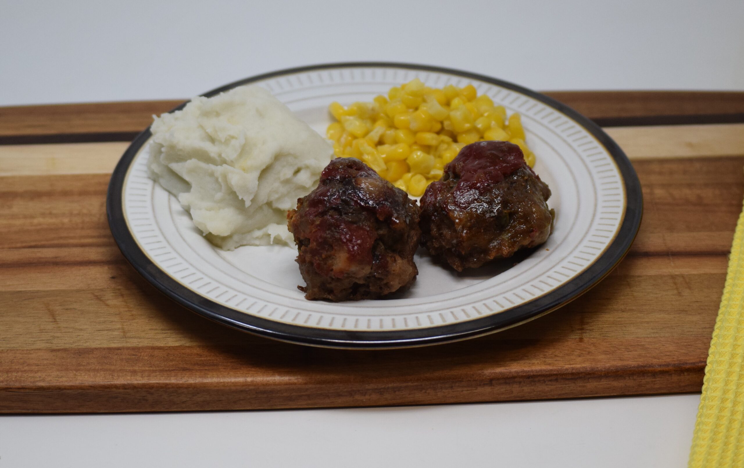 #09 - Meatloaf Dinner, Mashed Potatoes, Corn